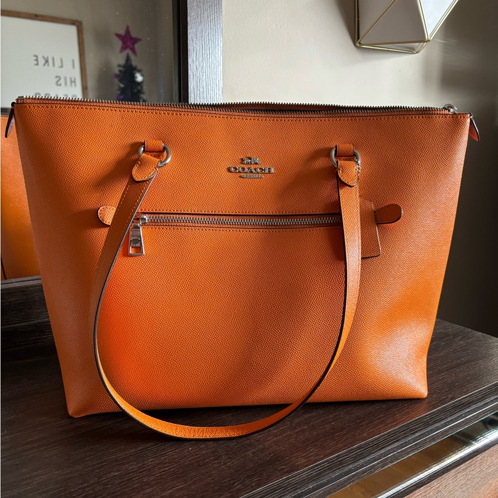 Coach Orange Leather Tote with Structured Design and Metallic Accents